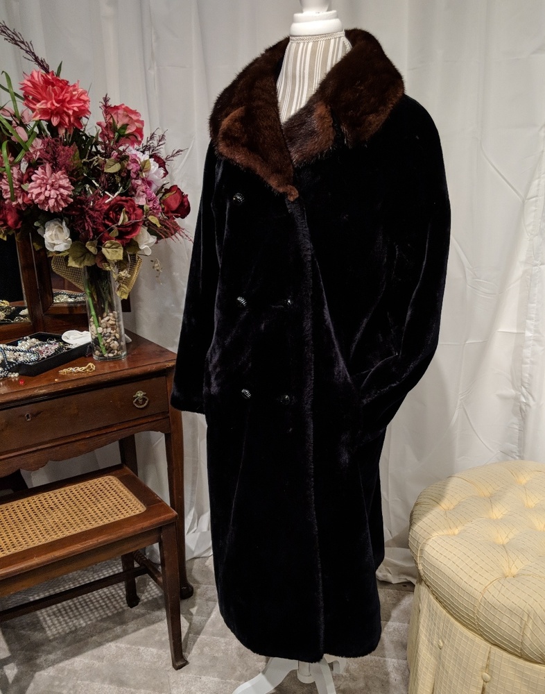 Vintage womans coat with mink trim